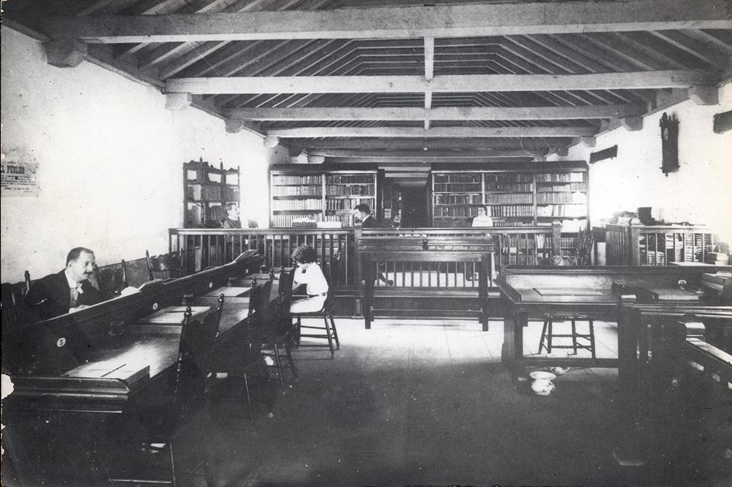 Foto de Vista de la sala de lectura cuando estaba en el castillo de la fuerza a mano derecha Ezequiel García Enseñat