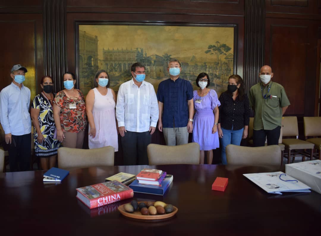 Foto de Visita Embajador de China en Cuba la Biblioteca Nacional  