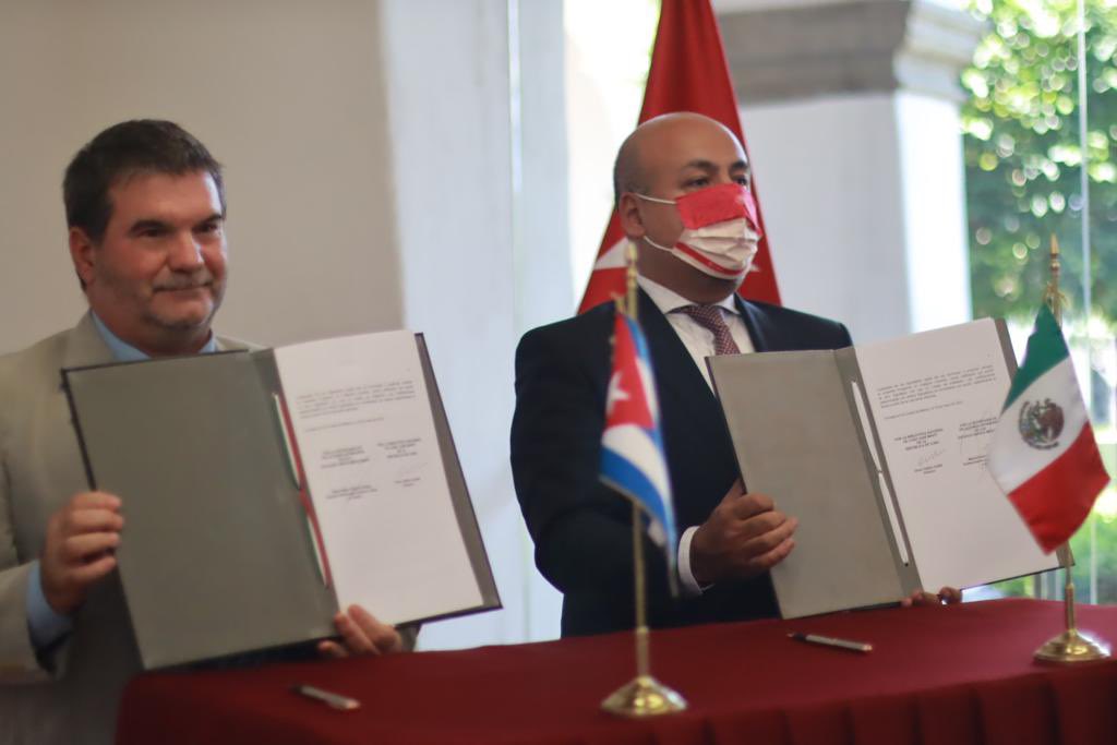 Foto de México y Cuba firman acuerdo de cooperación para la conservación y difusión de acervos bibliográficos 