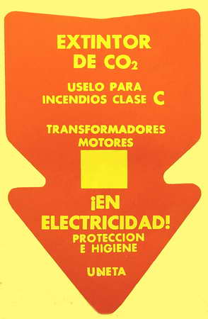 Extintor de CO2. Uselo para incendios clase C. Transformadores-motores. En electricidad!