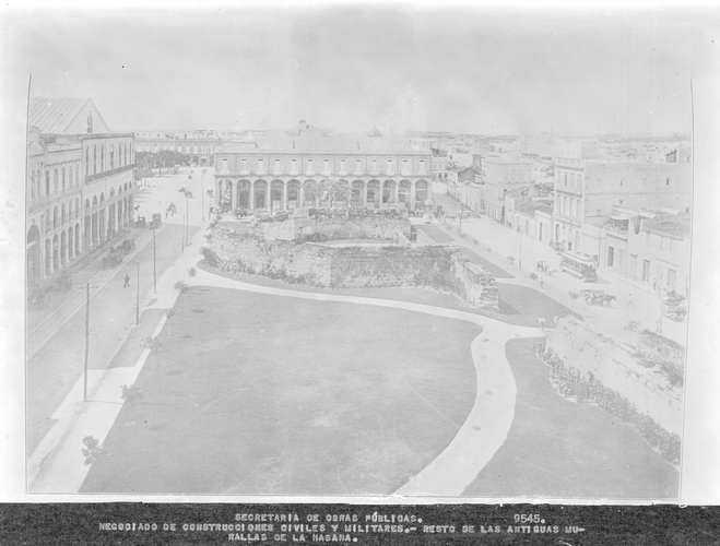 FOTO ANTIGUA DE LAS MURALLAS. CALLE DRAGONES ENTRE ZULUETA Y EGIDO