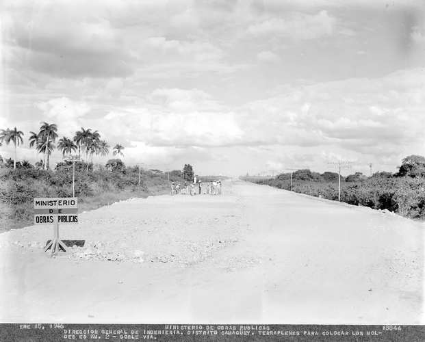 DOBLE VIA AL AEROPUERTO DE CAMAGUEY. VISTA DEL KM 2 EN CONSTRUCCION