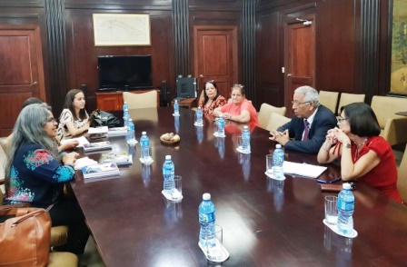 Foto de Visita Ministra de Cultura salvadoreña  la Biblioteca Nacional de Cuba