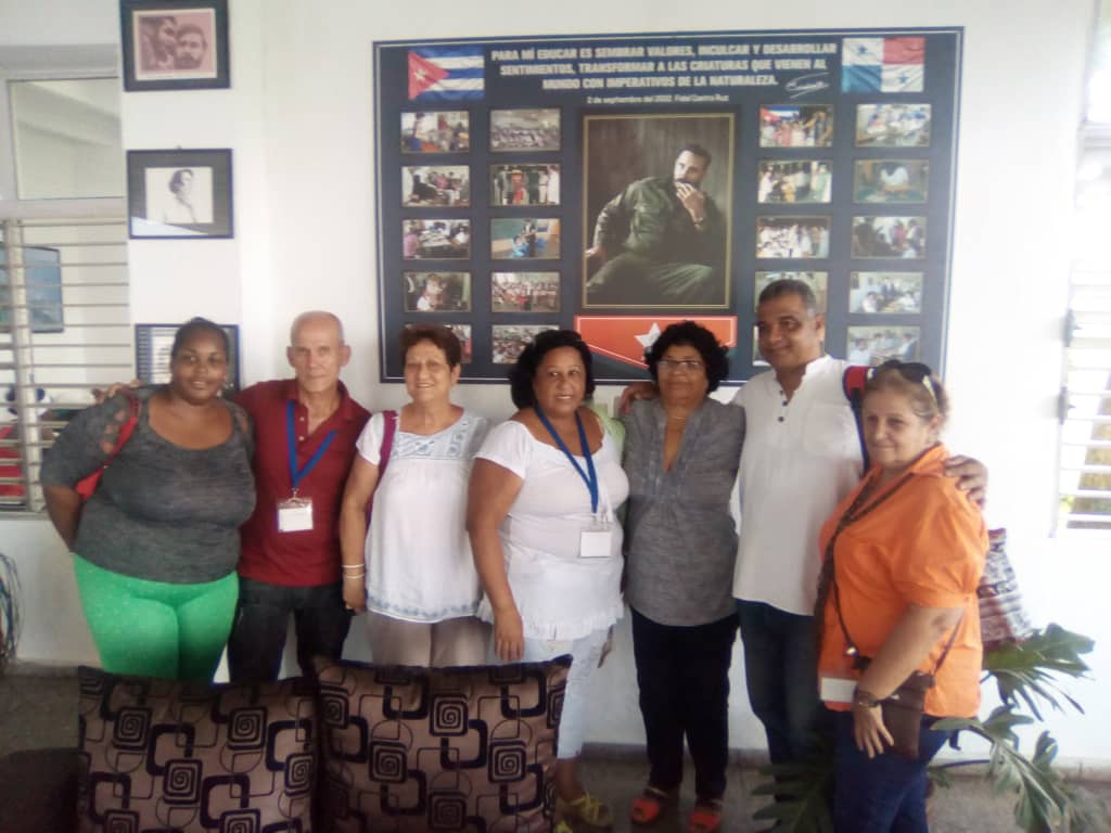 Foto de Donación de libros a la Escuela Solidaridad de Panamá