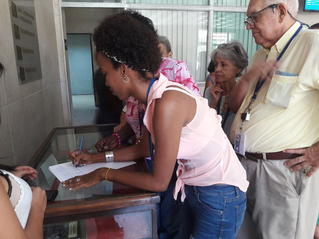Foto de Trabajadores de la Biblioteca Nacional firman  en respaldo a Venezuela
