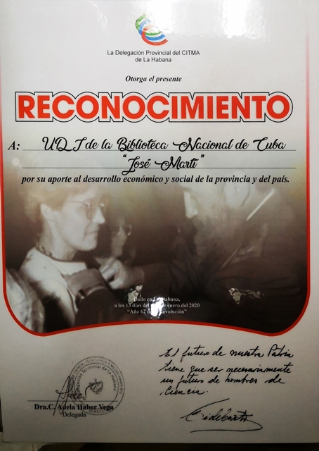 Foto de Entregan Reconocimiento a la UDI de la Biblioteca Nacional por el Día de la Ciencia Cubana