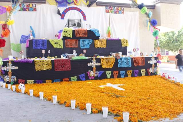 Foto de Altar del Día de Muertos que fue dedicado al Dr. Armando Hart Dávalos en el 2019,en el Distrito 07 de la ciudad de Reynosa, Tamaulipas