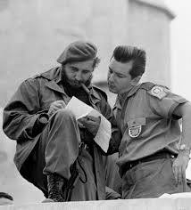 Foto de Fidel Castro y Armando Hart Dávalos        