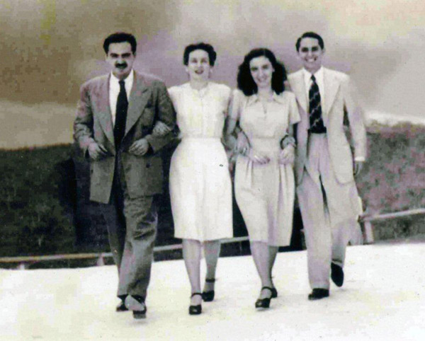 Foto de Eliseo Diego, Bella y Fina García Marruz, y Cintio Vitier.