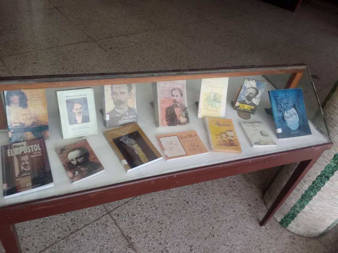 Foto de Exposición dedicada a José Martí en la Biblioteca Provincial de Holguín