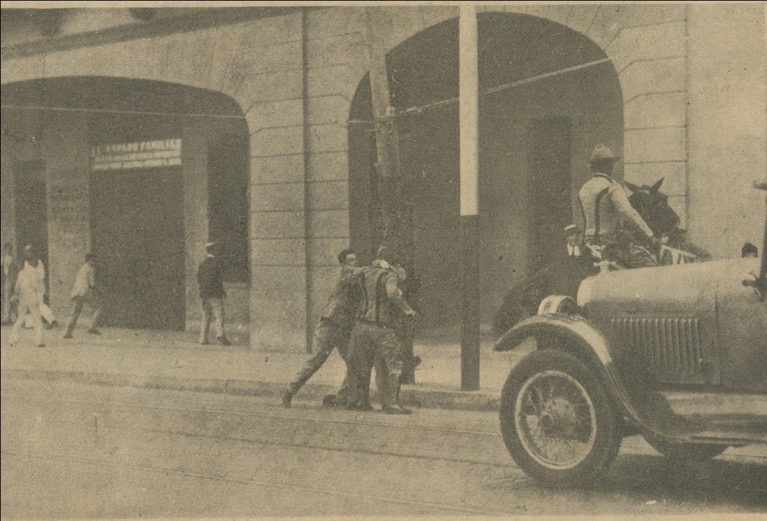 Foto de Rafael Trejo y la inmortal imagen del 30 de septiembre de 1930