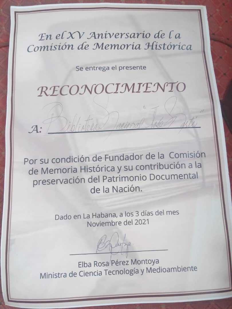 Foto de Biblioteca Nacional recibe reconocimiento en el Día del archivero cubano.