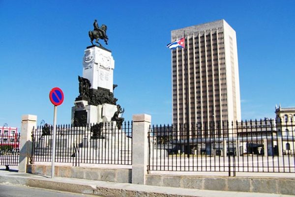 Foto de 105 Aniversario de la estatua de Antonio Maceo en la capital 