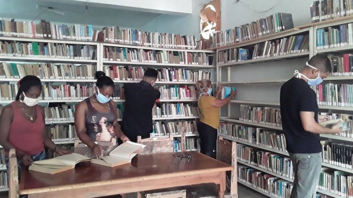 Foto de 50 Aniversario de la Biblioteca Municipal “Julio Antonio Mella”, en Amancio Rodríguez. Muchas Felicidades 