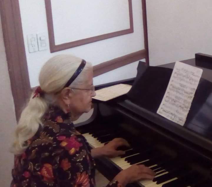 Foto de Mujeres de nuestra cultura. La destacada pianista Pura Ortiz en su 86 aniversario. Muchas Felicidades