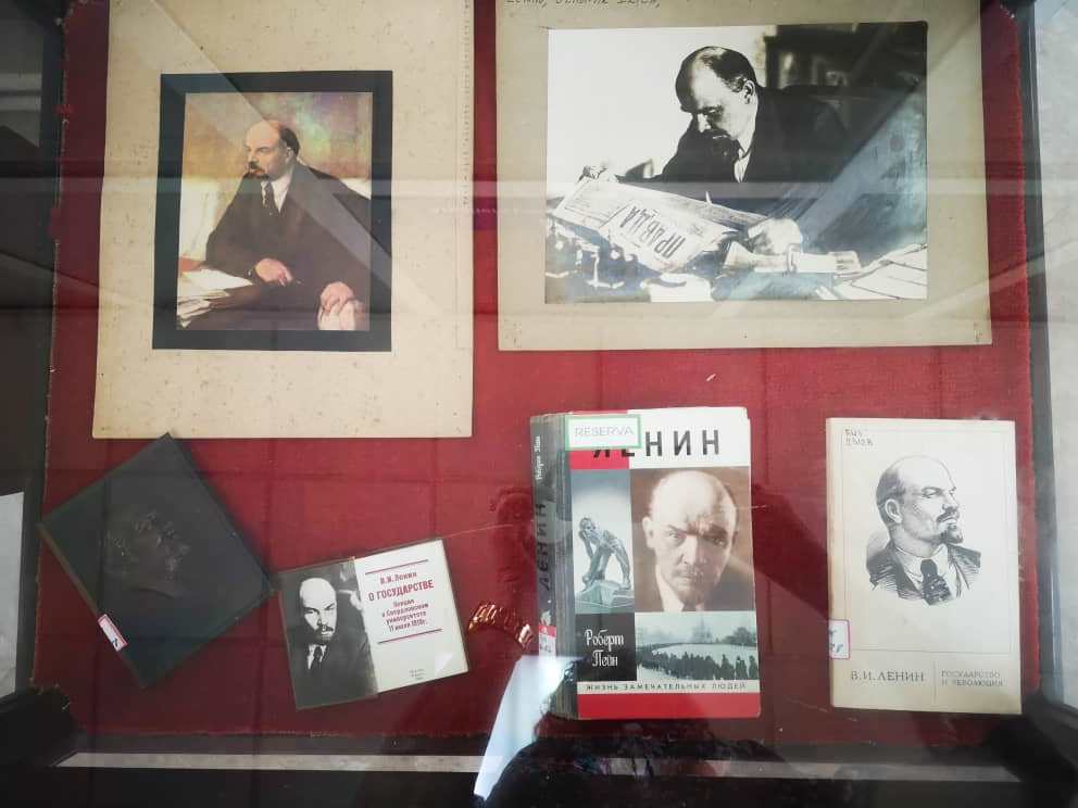 Foto de Recuerdan a Vladimir Ilich Lenin en la Biblioteca Nacional , en su 152 Aniversario