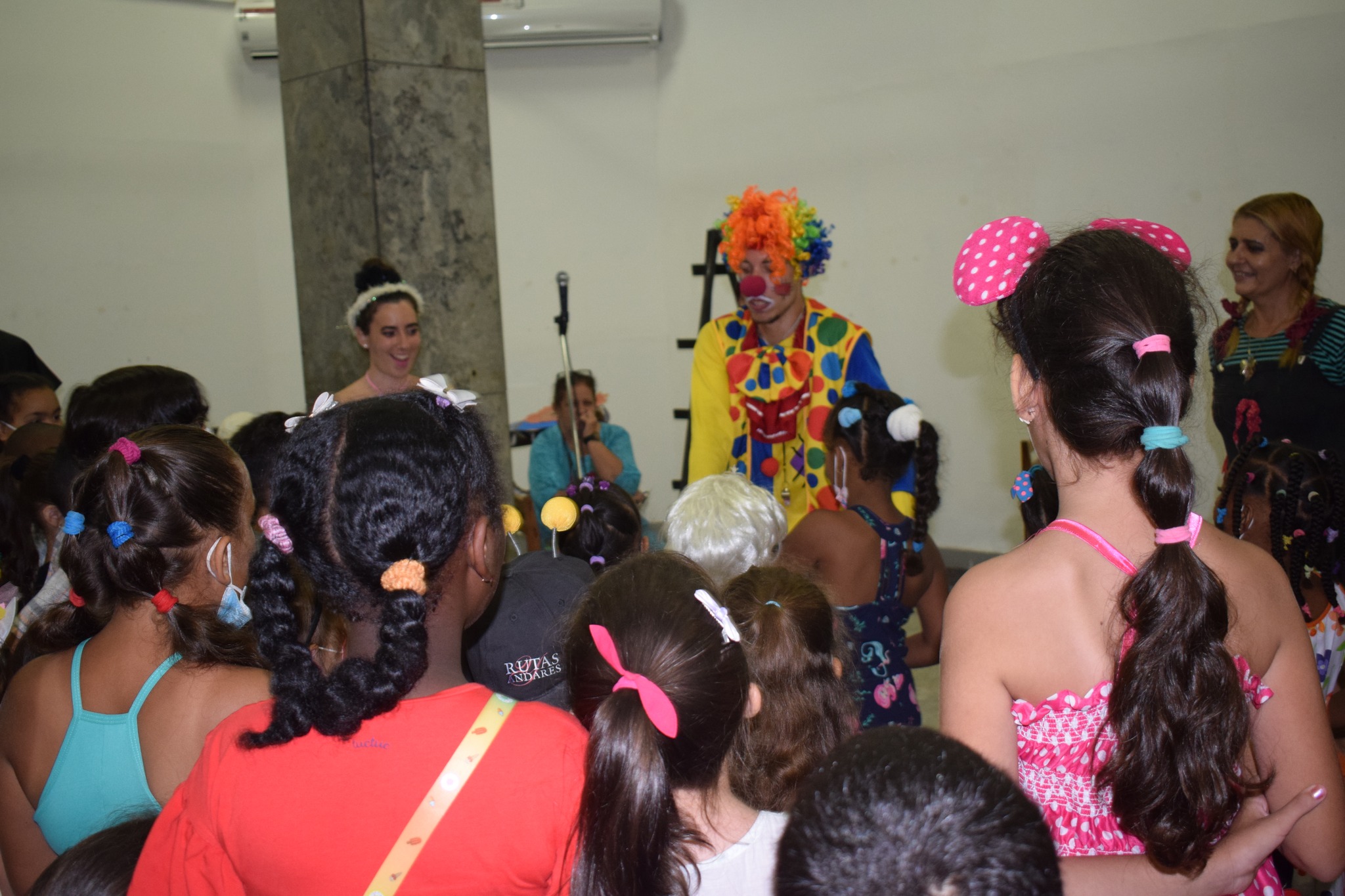 Foto de Con música, juegos, bailes, canciones y payasos despide el verano la Sala Infantil Juvenil de la Biblioteca Nacional