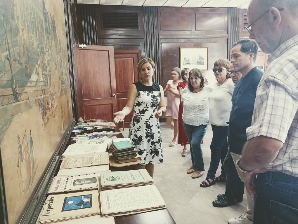 Foto de Grupo de investigadores de Islas Canarias visitan la Biblioteca Nacional de Cuba 