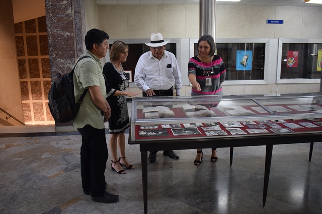 Foto de Visita delegación boliviana, participante en la 31  FILH la Biblioteca Nacional de Cuba