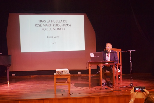 Foto de Conferencia de Emilio Cueto sobre el impacto de José Martí en el mundo 