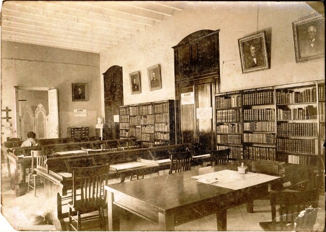 Foto de Sala de lectura, fines de la década de 1920. Fotógrafo Villas. Colección de fotografías BNJM 