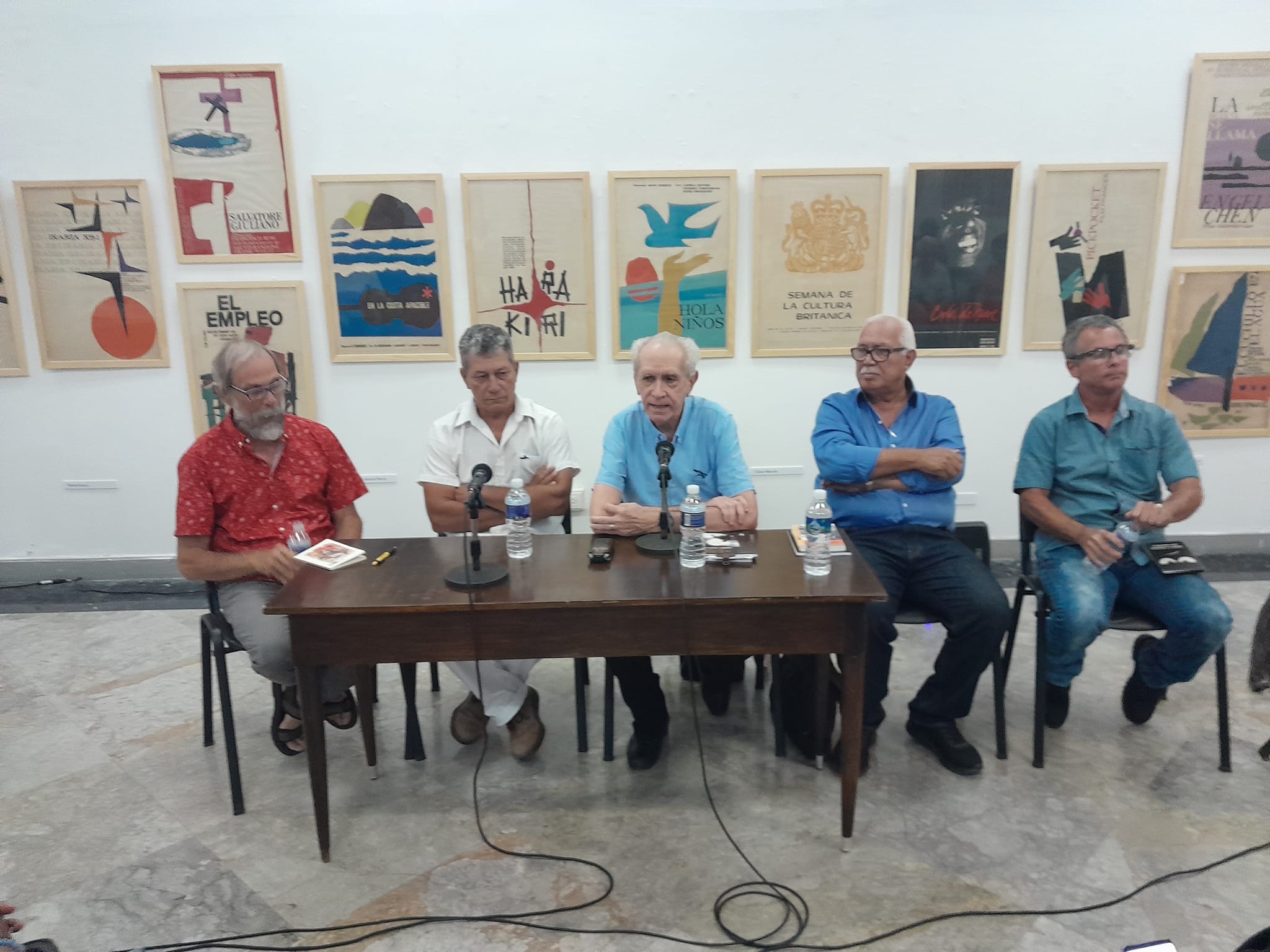 Foto de  El Autor y su Obra en la Biblioteca Nacional de Cuba José Martí, tuvo como invitado al laureado escritor de Mayarí, Holguín, Emerio Medina.