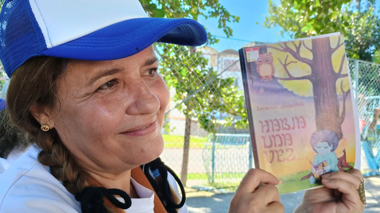 Foto de Pippa y sus amigos trabajando para la comunidad La Timba del municipio Plaza de la Revolución